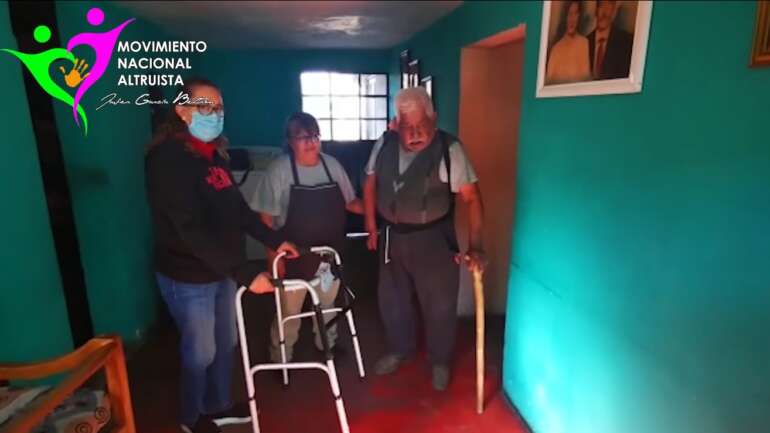 MNA, Entregan Andadera al Sr. Bonifacio para Mejorar su Calidad de Vida